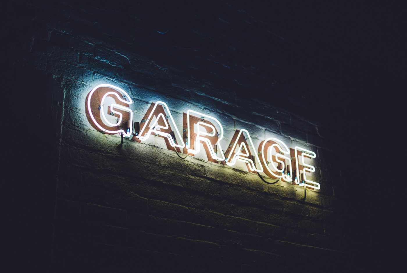 How Do I Choose a Workbench for a Garage?