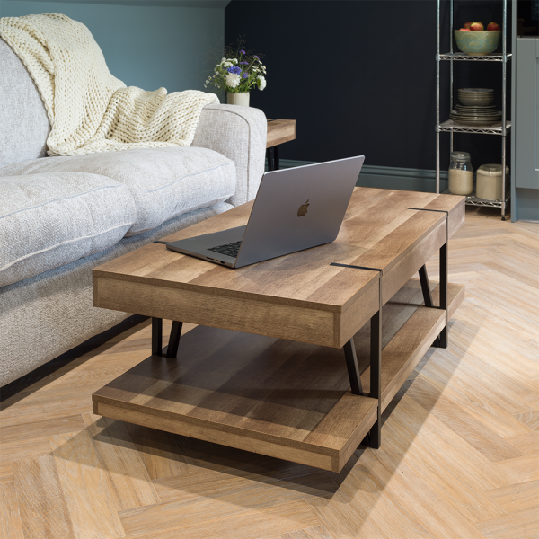 Table basse contemporaine Bordeaux avec pieds et détails en métal